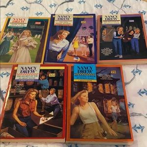 ❤️ Lot of Nancy Drew books